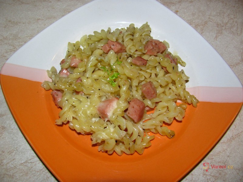Zapečené těstoviny s česnekovým máslem - fotografie 3
