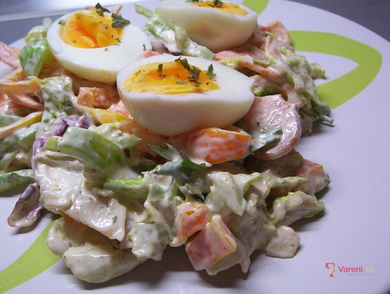 Listový salát s vejcem