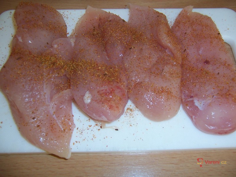 Kuřecí prsíčka v sýrovém přelivu - fotografie 2