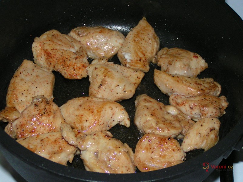 Kuřecí v sýrové omáčce se žampiony - fotografie 3