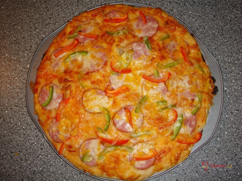 Domácí kynutá pizza - fotografie 2