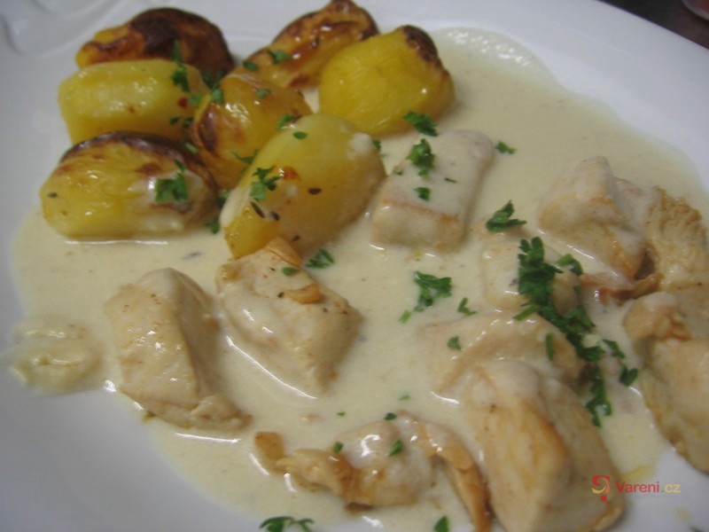 Kuřecí prsa s pečenými brambory - fotografie 2