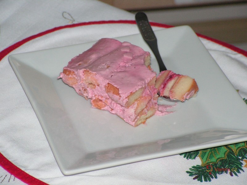 Malinový nepečený dort - fotografie 3