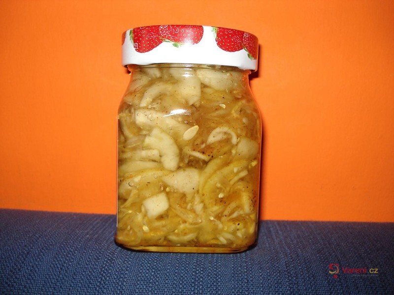 Okurkový salát s paprikou - fotografie 2