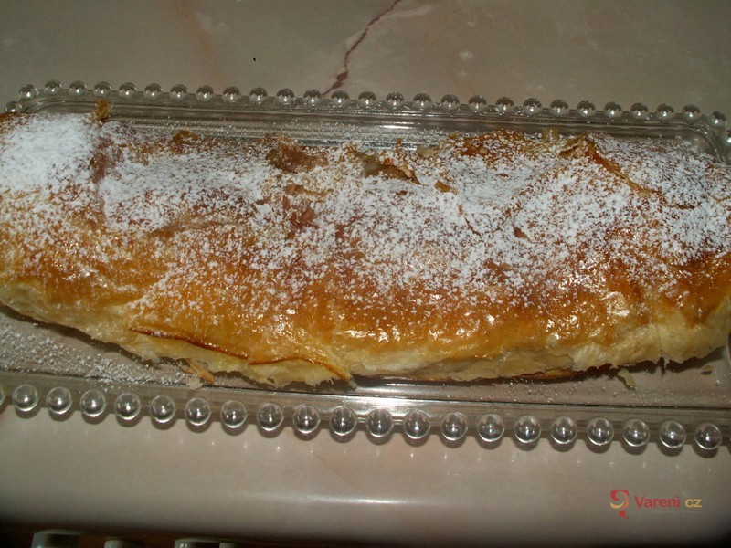 Tažený závin s jablky, tvarohem a jahodami - fotografie 2