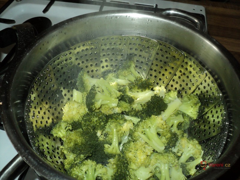 Thajská rýže s brokolicí a rajčaty - fotografie 5