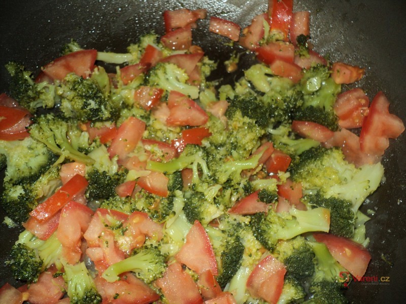 Thajská rýže s brokolicí a rajčaty - fotografie 3