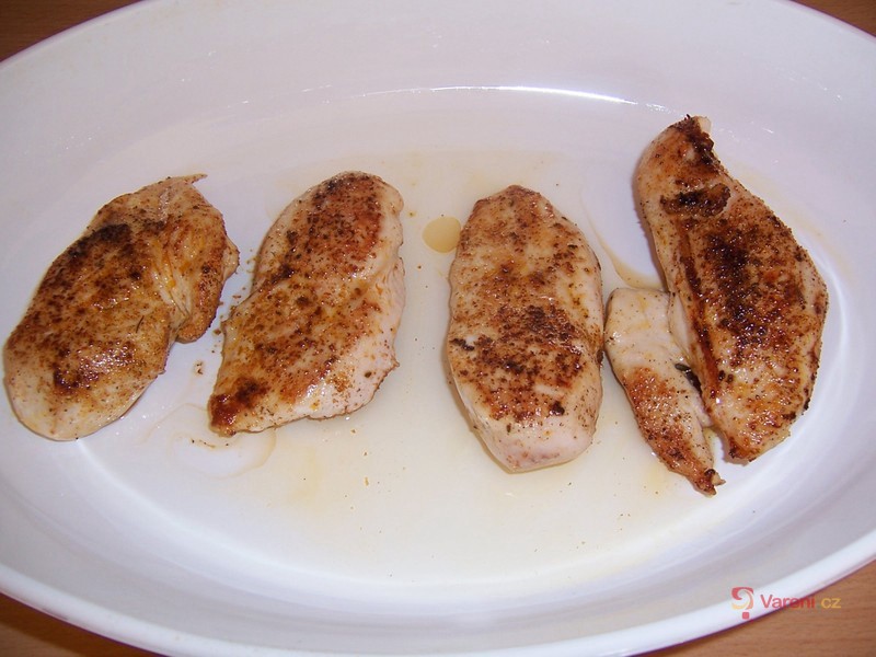 Kuřecí prsíčka v sýrovém přelivu - fotografie 3