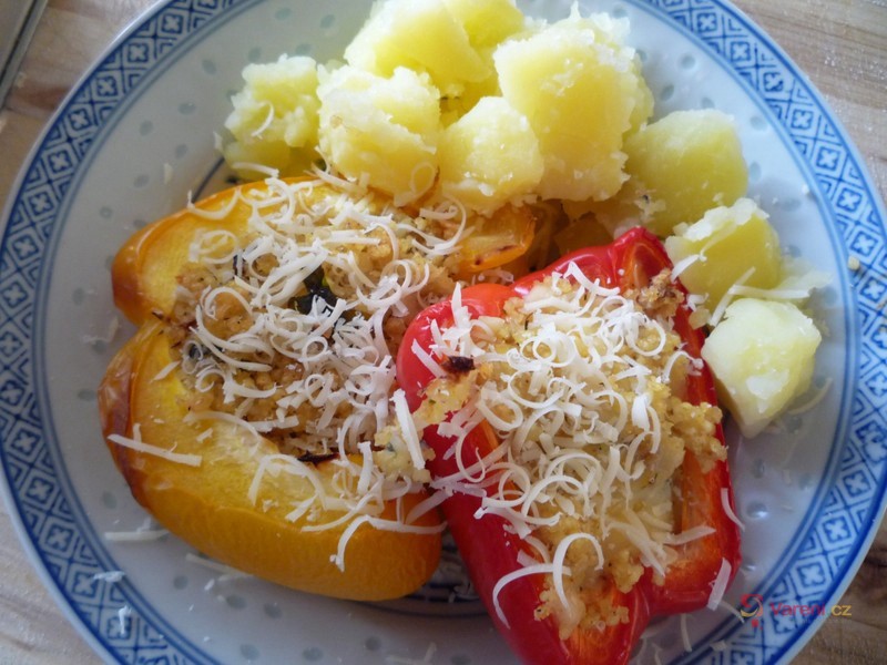 Zapečené papriky s jáhlovou nádivkou - fotografie 2