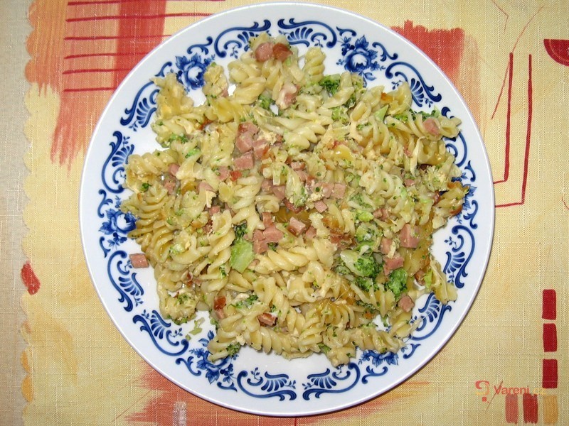 Zapečené těstoviny s brokolicí a sýrem - fotografie 2