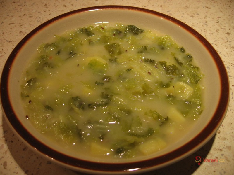 Kapustová polévka s brambory - fotografie 3