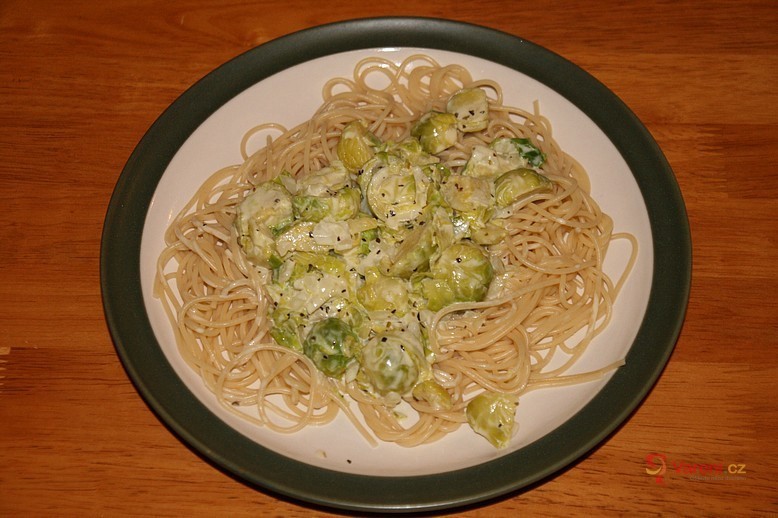 Špagety s růžičkovou kapustou a sýrovou omáčkou - fotografie 2