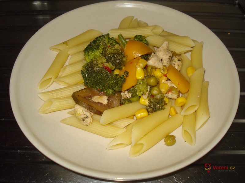 Těstoviny se zeleninou a masem - fotografie 2