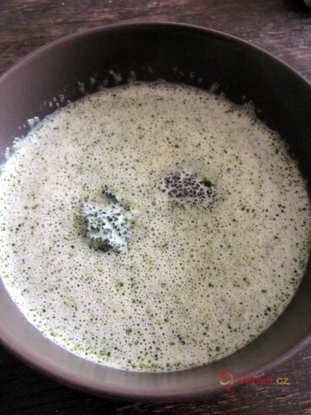 Krémová brokolicová polévka - fotografie 2