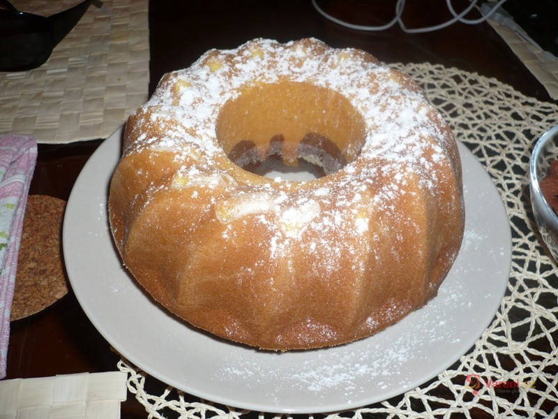 Rychlá šlehačková bábovka s ovocem - fotografie 2