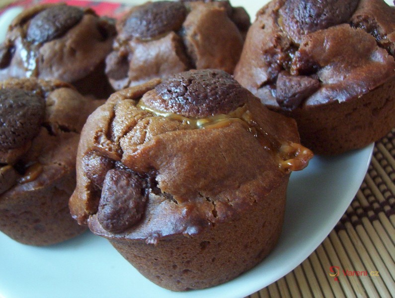 Muffiny s oříšky a čokoládou