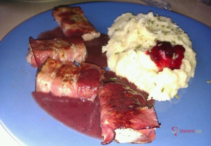 Vepřové medailonky s brusinkovou omáčkou - fotografie 2