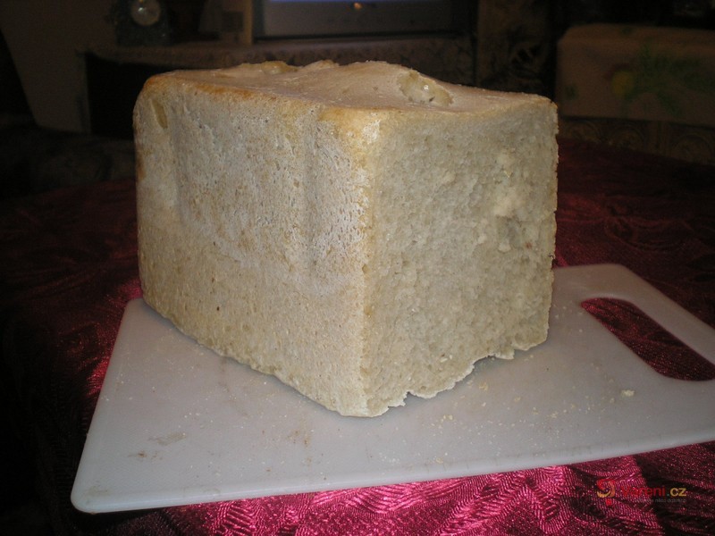 Obyčejný chléb z pekárny - fotografie 2
