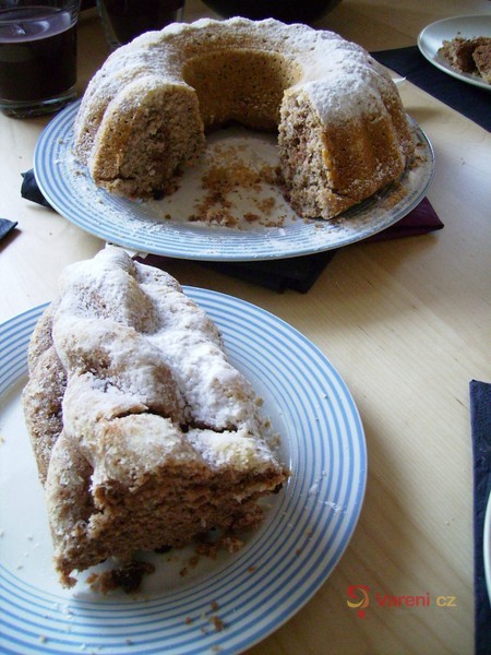 Bábovka s vlašskými ořechy - fotografie 4