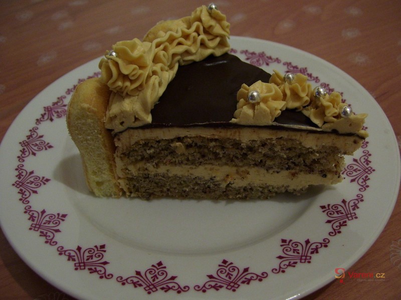 Ořechový dort s karamelovým krémem - fotografie 3