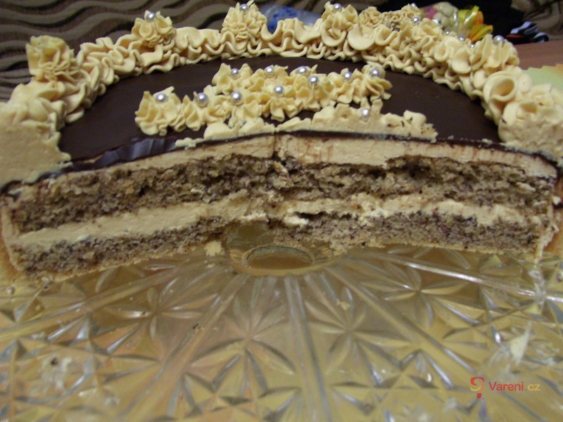 Ořechový dort s karamelovým krémem - fotografie 2