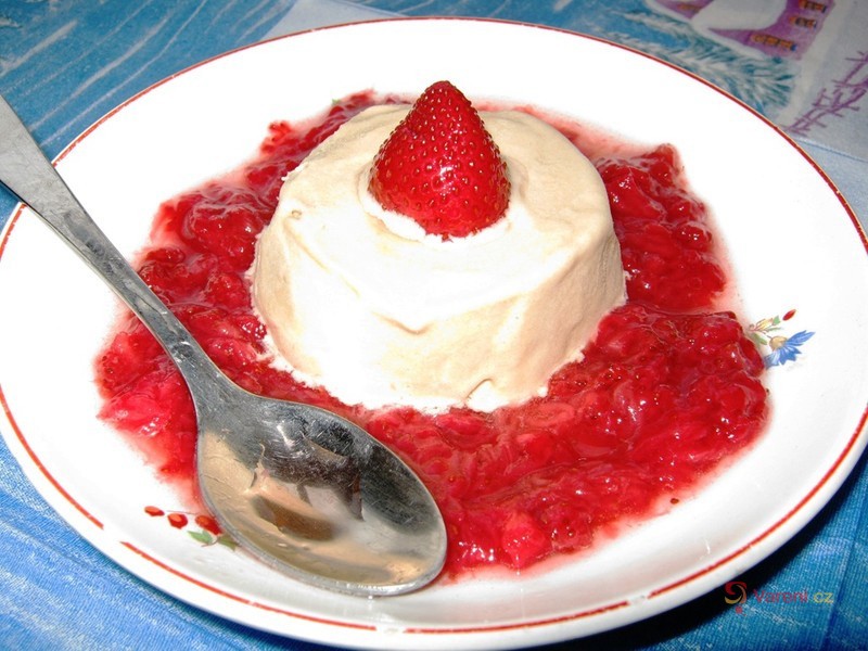 Krupicové flameri s jahodami