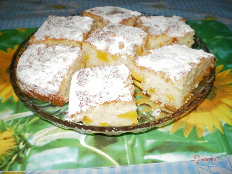 Buchta z broskvového kompotu - fotografie 3