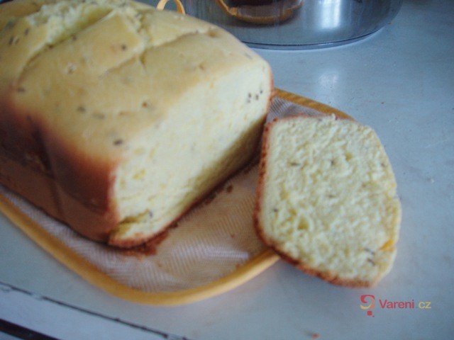 Vaječný světlý chléb z domácí pekárny - fotografie 2