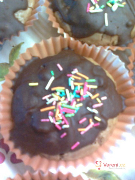 Čokoládové muffiny s kávovou polevou - fotografie 3