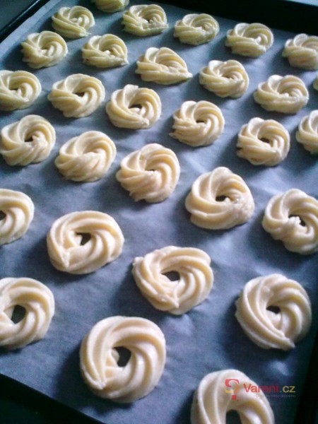 Věnečky z odpalovaného těsta - fotografie 5