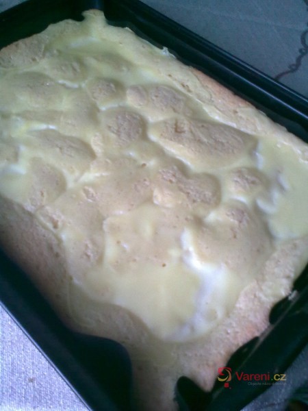 Pudinkový koláč se zakysanou smetanou - fotografie 3