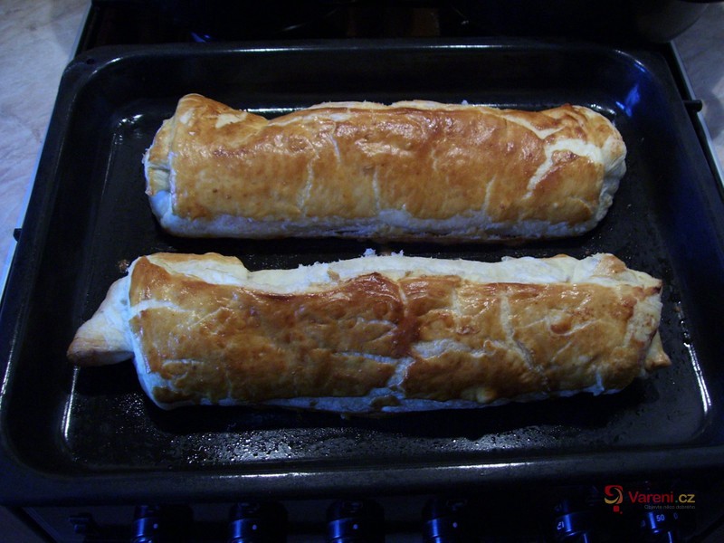 Jablečný závin s rozinkami - fotografie 3