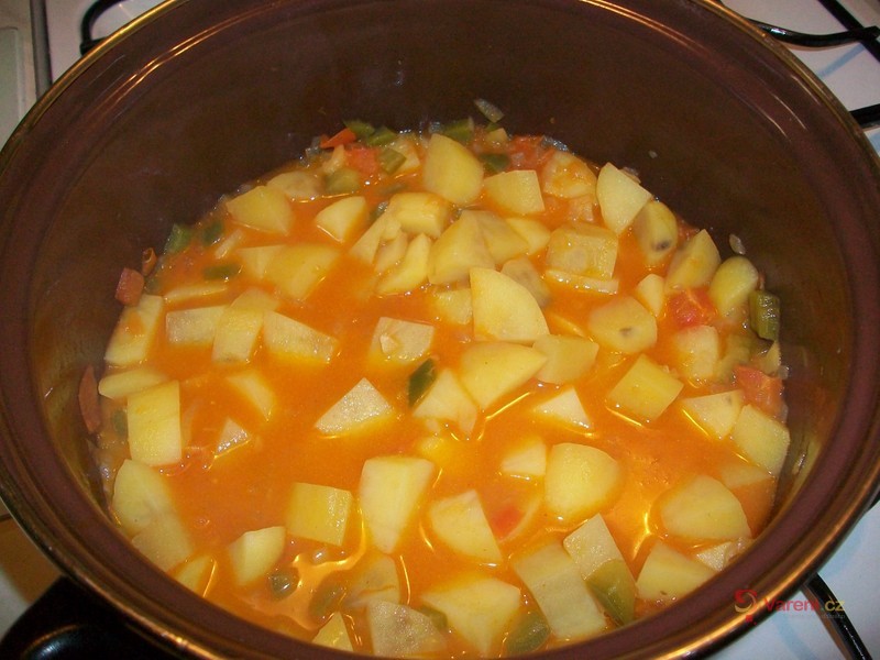 Zeleninovo-bramborový paprikáš