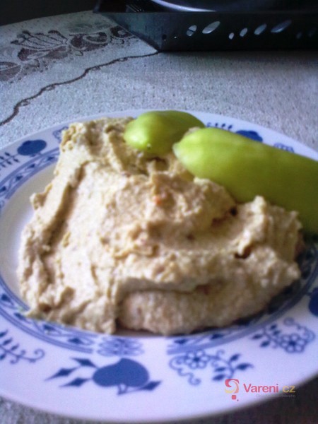 Škvarková pomazánka s okurkou - fotografie 5