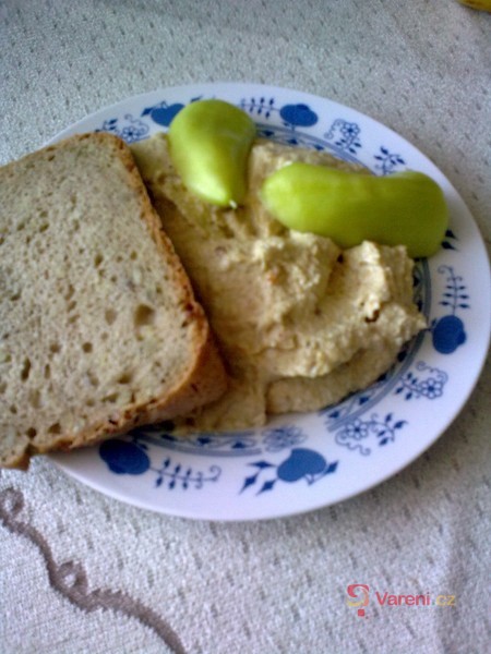 Škvarková pomazánka s okurkou - fotografie 4