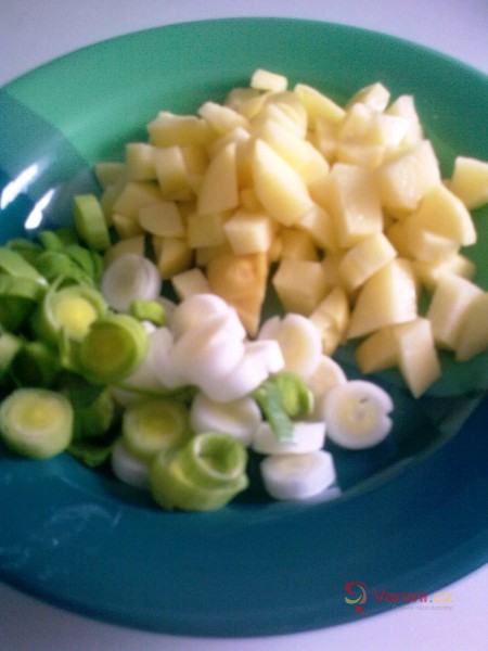 Pórková polévka s brambory - fotografie 5