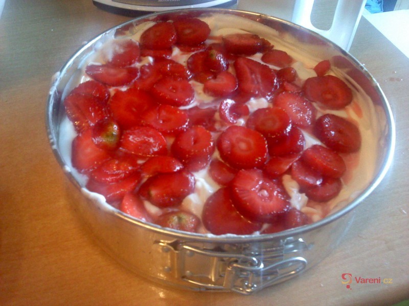 Smetanovo-tvarohový dort s jahodami  - fotografie 3