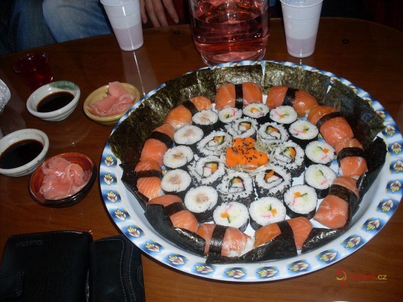 Maki, nigiri a obrácené sushi