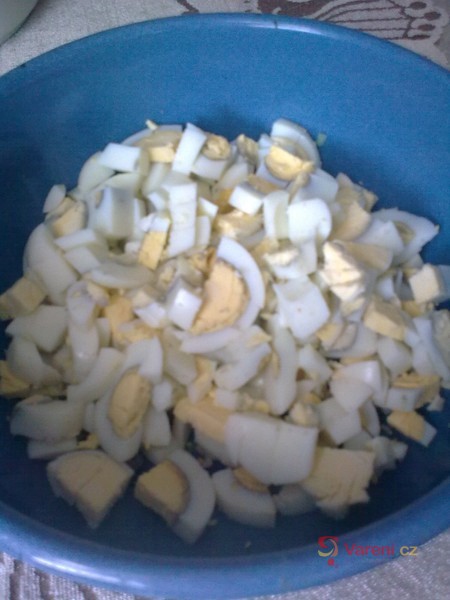 Jednoduchý vajíčkový salát - fotografie 2