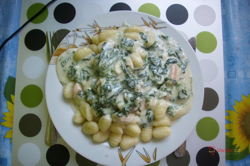 Gnocchi se špenátem a kuřecím masem - fotografie 4