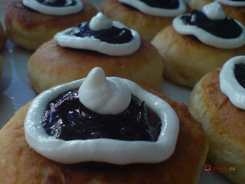 Vdolečky s povidly a smetanou - fotografie 2