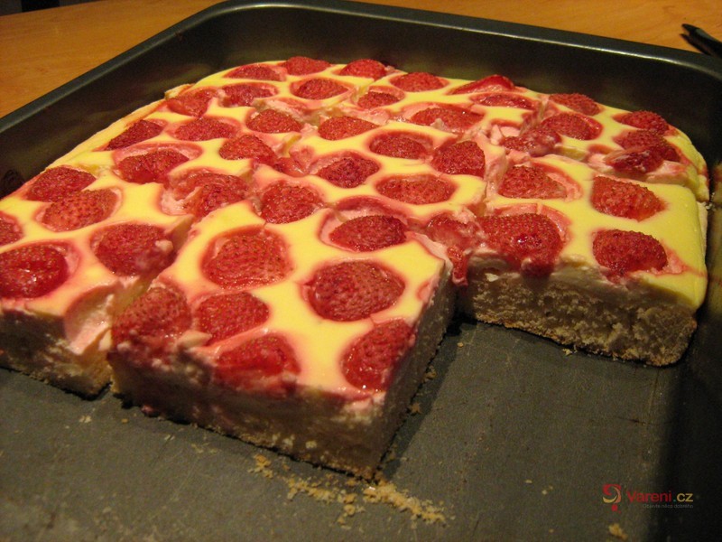 Jahodový koláč s tvarohovým krémem - fotografie 2