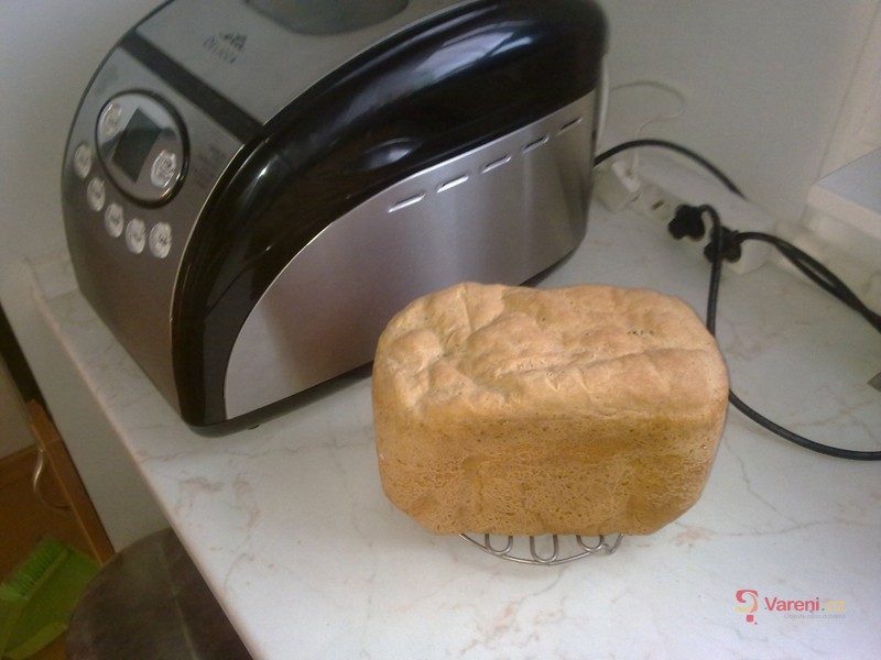 Domácí žitný chléb z pekárny - fotografie 2