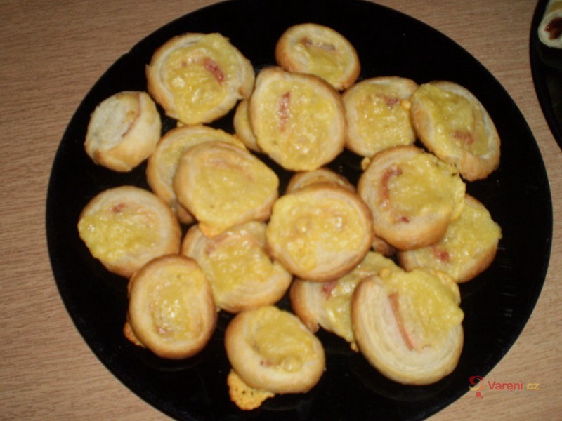 Šnečci se sýrem z listového těsta  - fotografie 2