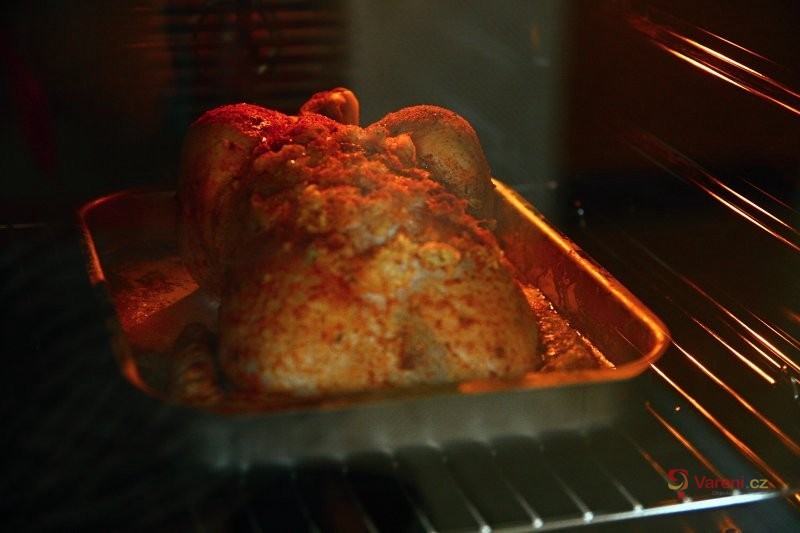 Pečené kuře s česnekem a brambory - fotografie 2