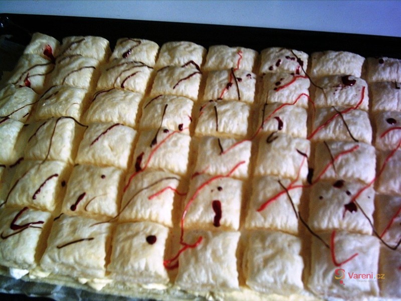 Žloutkové řezy z listového těsta - fotografie 2