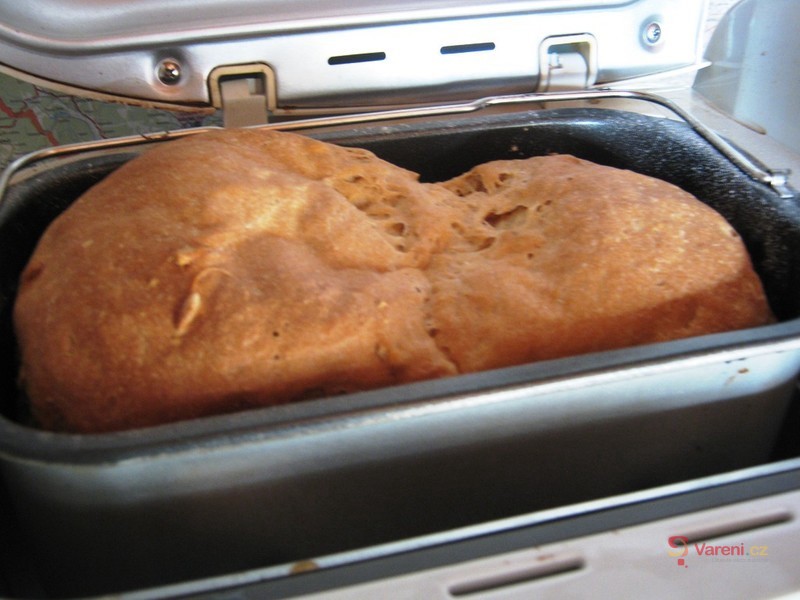 Velký kefírový chleba z domácí pekárny
