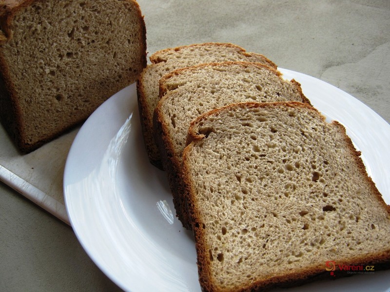 Chleba s acidem z domácí pekárny