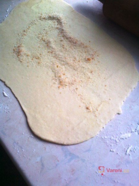 Jablkový závin z jogurtového těsta - fotografie 5