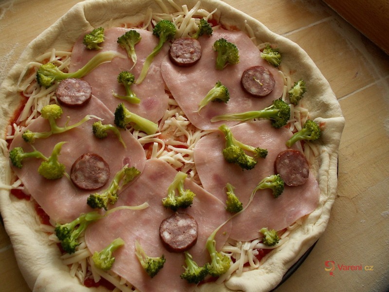 Domácí kynutá pizza - fotografie 5